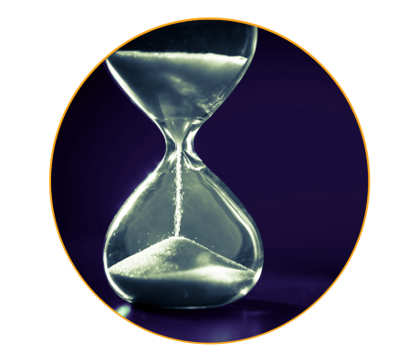 Imagen de reloj de arena sobre un fondo negro.