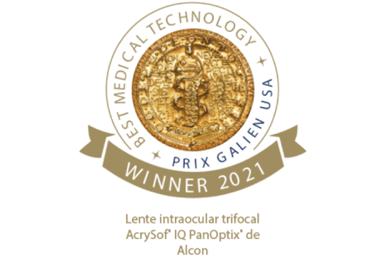 Imagen de una medalla de oro que identifica las lentes intraoculares trifocales AcrySof IQ PanOptix de Alcon como ganadoras del premio Prix Galien USA 2021 a la mejor tecnología médica.