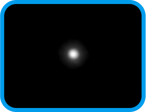 Zwarte achtergrond met een fel licht in het midden, wat de optische bench halo-meting voor de Clareon Vivity IOL vertegenwoordigt.