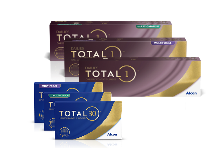Produktové krabičky rodiny kontaktních čoček Total zahrnující  denní čočky Dailies Total1, Dailies Total1 Multifocal, Dailies Total1 for Astigmatism a měsíční kontaktní čočky Total30, Total30 Multifocal a Total30 for Astigmatism